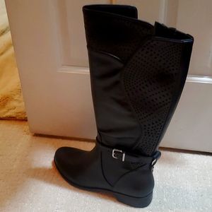 Gianni Bini black leather boots